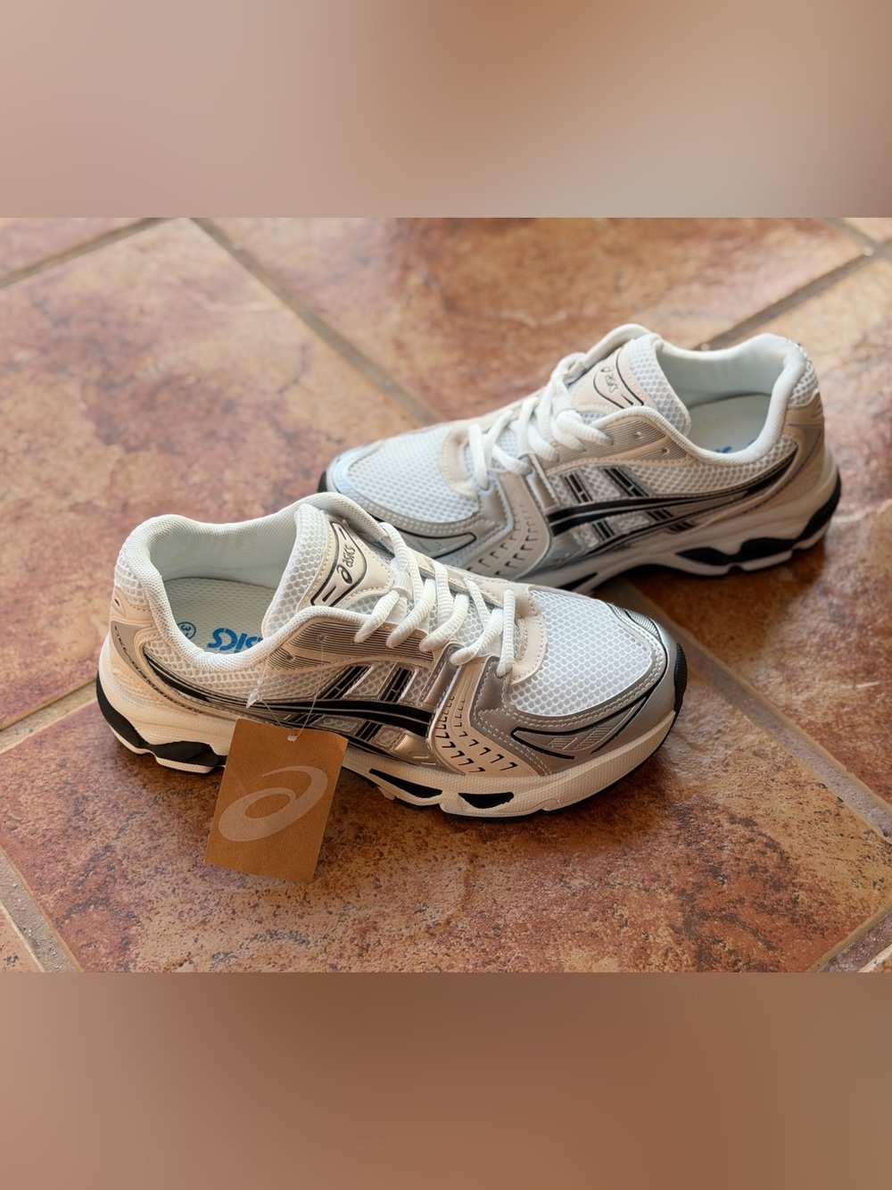 Size 5.5 Men’s And Women’s 7 - Asics Gel Kayano 14 Cream